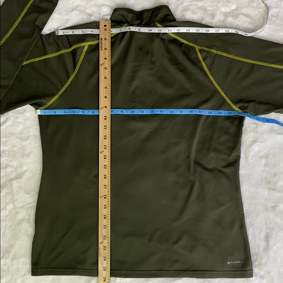 Northface Lightweight Flashdry 1/4 Zip Pullover - Picture 6 of 8